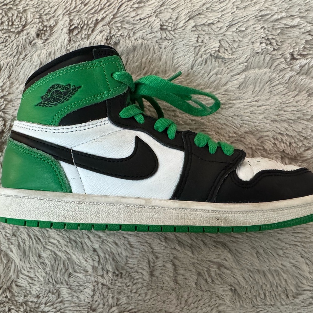 Jordan 1 mid SE
